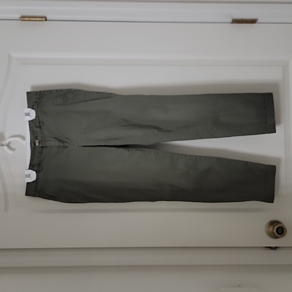 Maison Jules Size 2 LouLou Weekend Casual Light Khaki Green Cuffed Ankle Pants. - Picture 1 of 15